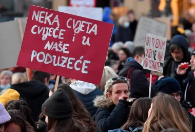 Održan Noćni marš u Zagrebu. Pogledaj koje su poruke poslane