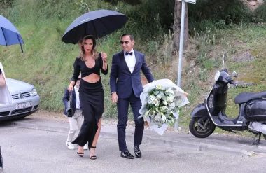 Ana Gruica se na vjenčanju Marka Livaje i Iris Rajčić u svibnju 2022. godine pojavila u izazovnom izdanju u kojem je pokazala svoje trbušnjake, ali i dekolte - nosila je dugu crnu haljinu s prorezom na trbuhu i na nozi, a uparila ju je s crnim sandalama i crnom torbicom.