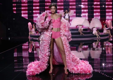 Viktorijine anđelice opet su osvojile svijet: Bella Hadid vodila je reviju Victoria's Secret