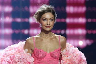 Viktorijine anđelice opet su osvojile svijet: Bella Hadid vodila je reviju Victoria's Secret