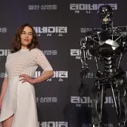 Četiri preslatka outfita predivne Emilie Clarke