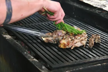Na Krku postoji janjetina kakvu mnogi još nisu probali, a mi ti otkrivamo male tajne ove ukusne poslastice
