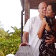 Bruce Willis je u pedesetima pronašao srodnu dušu i dokazao da nikad nije kasno za ljubav