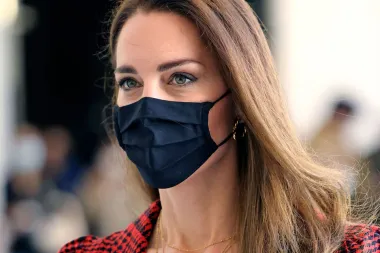 Kate Middleton ne može pogriješiti. Ovaj put je oduševila u retro crvenoj haljini
