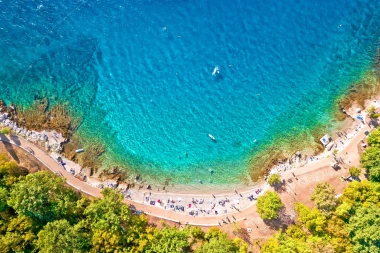 Najljepše skrivene plaže na otoku Krku koje želimo posjetiti
