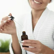 Za jesenski 'boost', tu su serumi za njegu lica koji će koži vratiti sjaj