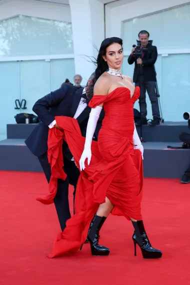 Georgina Rodriguez oduševila u haljini koja podsjeća na onu iz hita 'Zgodna žena' , no mnogima je za oko zapelo nešto drugo