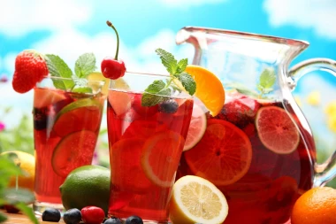 Kako napraviti domaću sangriju? Imamo super recepte