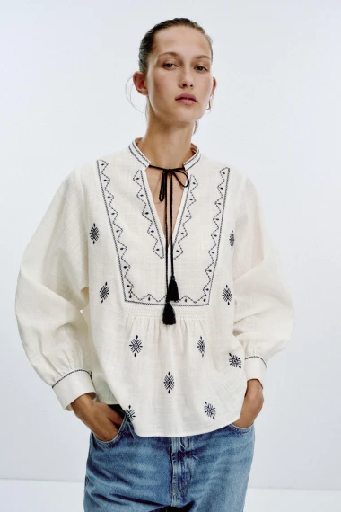 Lepršave i ženstvene boho bluze hit su ovo ljeto jer podižu svaku kombinaciju