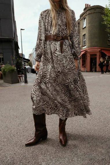 Zara ima jesenske modele midi haljina koje laskaju svakoj figuri