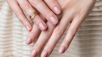 Luksuz na noktima: Kašmir nijansa novi je beauty trend jeseni