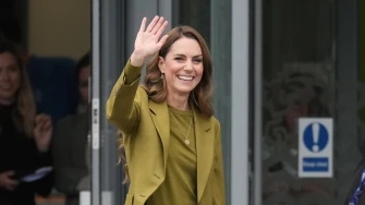 Kate Middleton uvijek nas osvoji, njezino elegantno zeleno odijelo želimo u svom ormaru