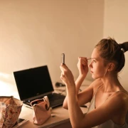 Vodič za besprijekoran izgled: Kako postići da vam šminka traje cijeli dan (i noć)