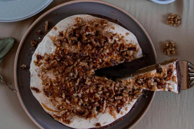 Čarolija s jednim jajetom: Tri neodoljiva jesenska kolača gotova u trenu