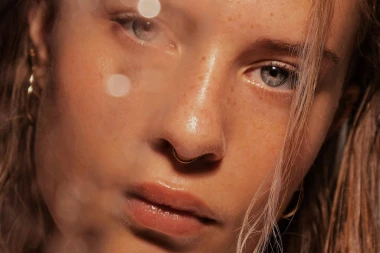 Tajne pravilnog nanošenja seruma za lice koje mijenjaju izgled tvoje kože