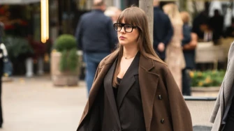 Sve nijanse smeđe: Djevojka sa špice zasjala u oversized komadima, jednim detaljem osvježila outfit