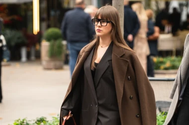 Sve nijanse smeđe: Djevojka sa špice zasjala u oversized komadima, jednim detaljem osvježila outfit