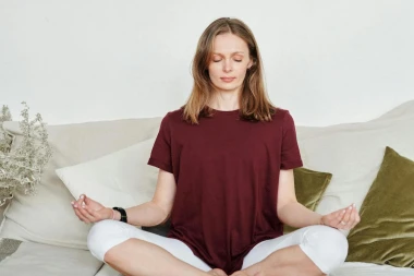 Uskladite se s prirodom: Joga i meditacija za mirnu jesen