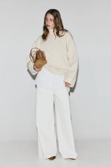 Klasična, ali uvijek moderna: Dolčevita kao temelj zimskih kombinacija