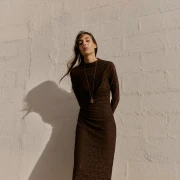 Nepogrešiva outfit formula za zimu: Haljine koje savršeno pristaju uz čizme