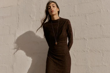 Nepogrešiva outfit formula za zimu: Haljine koje savršeno pristaju uz čizme