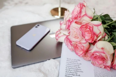 Kad srce radi prekovremeno: Kako se nositi s osjećajima prema kolegi