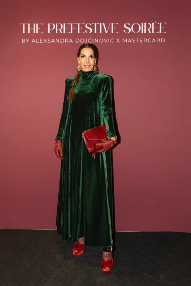 Zavirite s nama na inspirativno, predblagdansko, žensko druženje u režiji dizajnerice Aleksandre Dojčinović