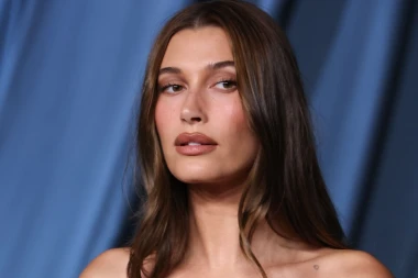 Hailey Bieber oduševila novom verzijom popularne manikure, već je zaludila internet